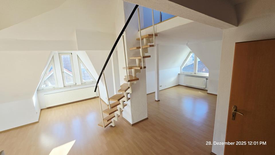 Lichtdurchflutete Dachgeschosswohnung 2 zimmer