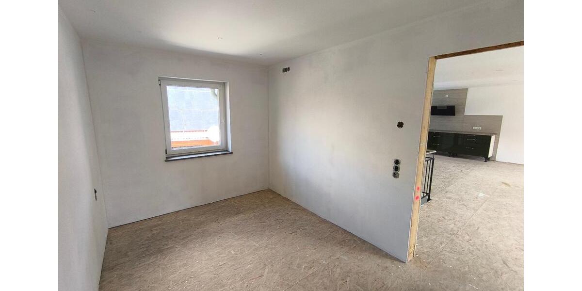 Reihenhaus Arnstadt - 6 Zimmer, 175 m&sup2;, 1.500&euro; | Angebot:27624846