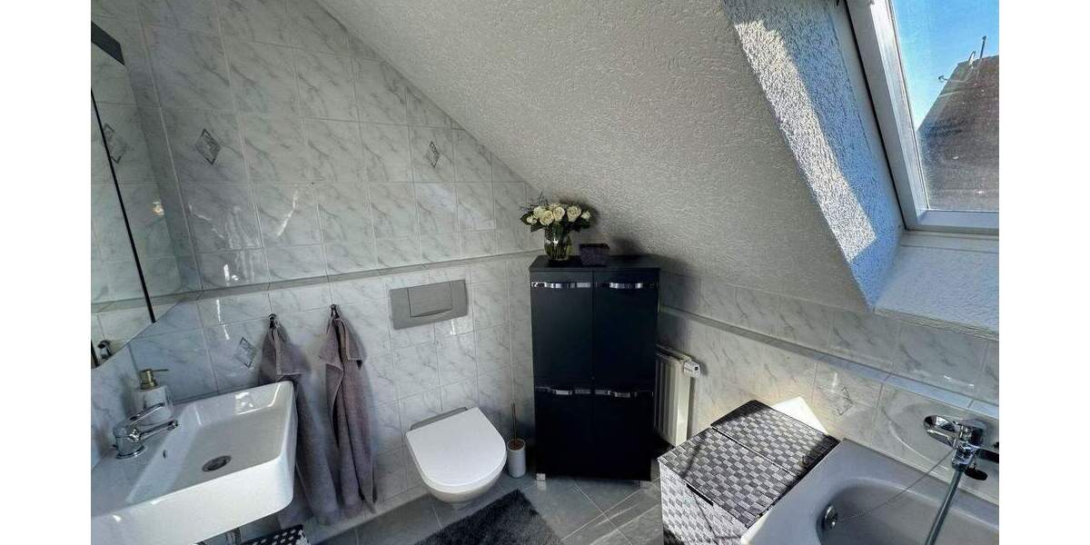 Doppelhaushälfte Drei Gleichen - 5 Zimmer, 120 m&sup2;, 195.000&euro; | Angebot:25686663