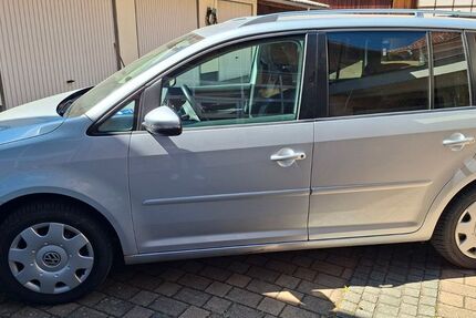 VW Touran 28.000 km 10.900 &euro; Drei Gleichen 99869