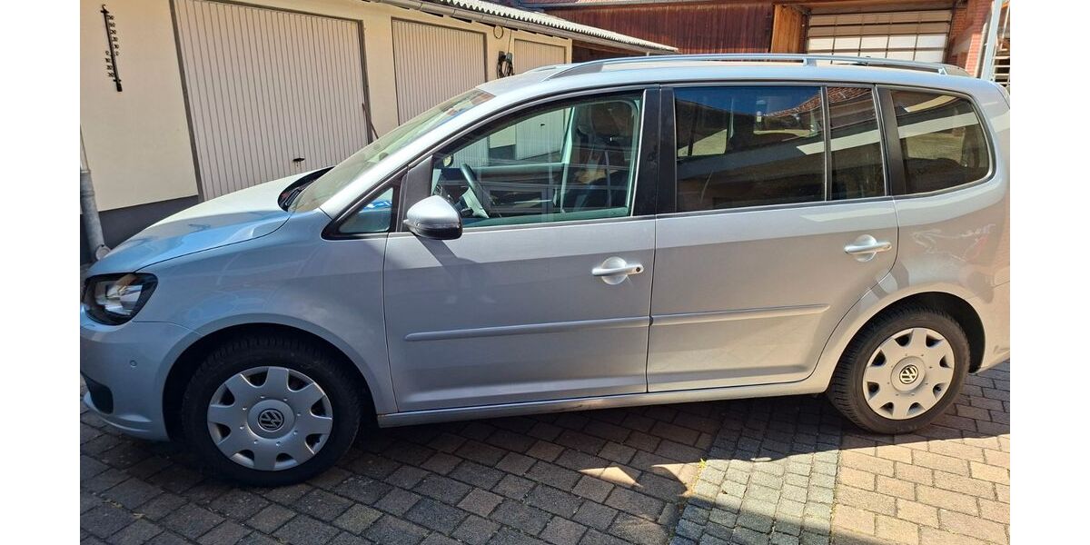 VW Touran 28.000 km 10.900 &euro; Drei Gleichen 99869