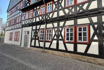 Charmante Dachgeschosswohnung in denkmalgeschütztem Altbau in der Innenstadt! 3 zimmer