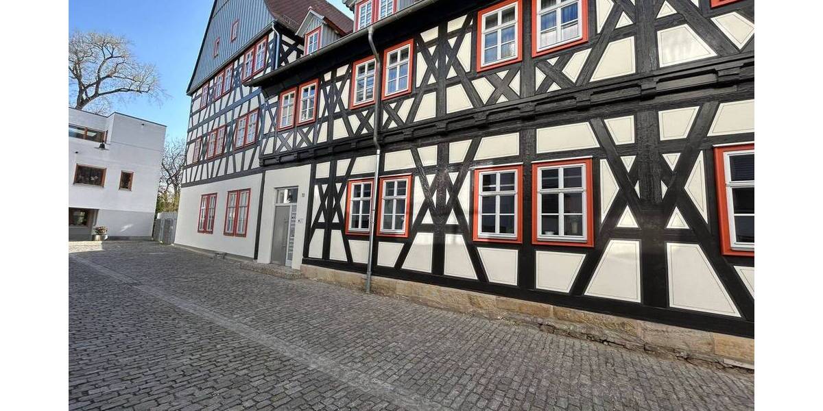 Charmante Dachgeschosswohnung in denkmalgeschütztem Altbau in der Innenstadt! 3 zimmer