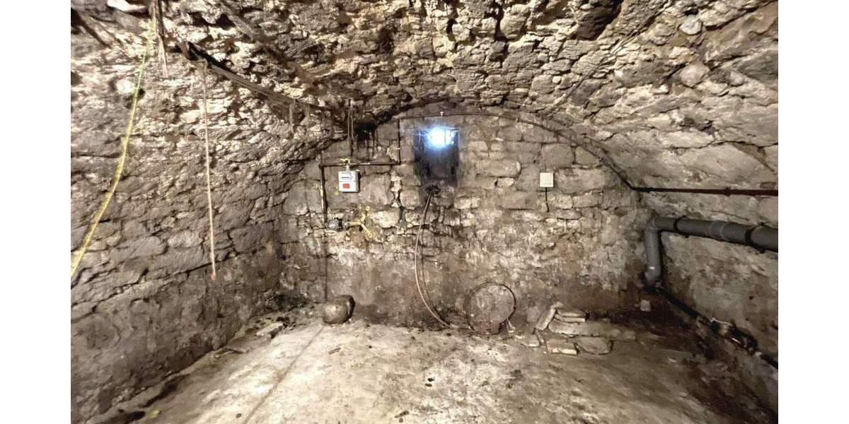 Reihenmittelhaus Greußen - 8 Zimmer, 230 m&sup2;, 140.000&euro; | Angebot:25685506