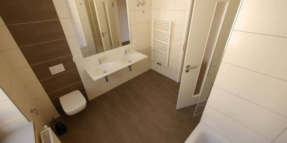 Etagenwohnung Weimar Nordvorstadt - 3 Zimmer, 120 m&sup2;, 1.080&euro; | Angebot:26080045