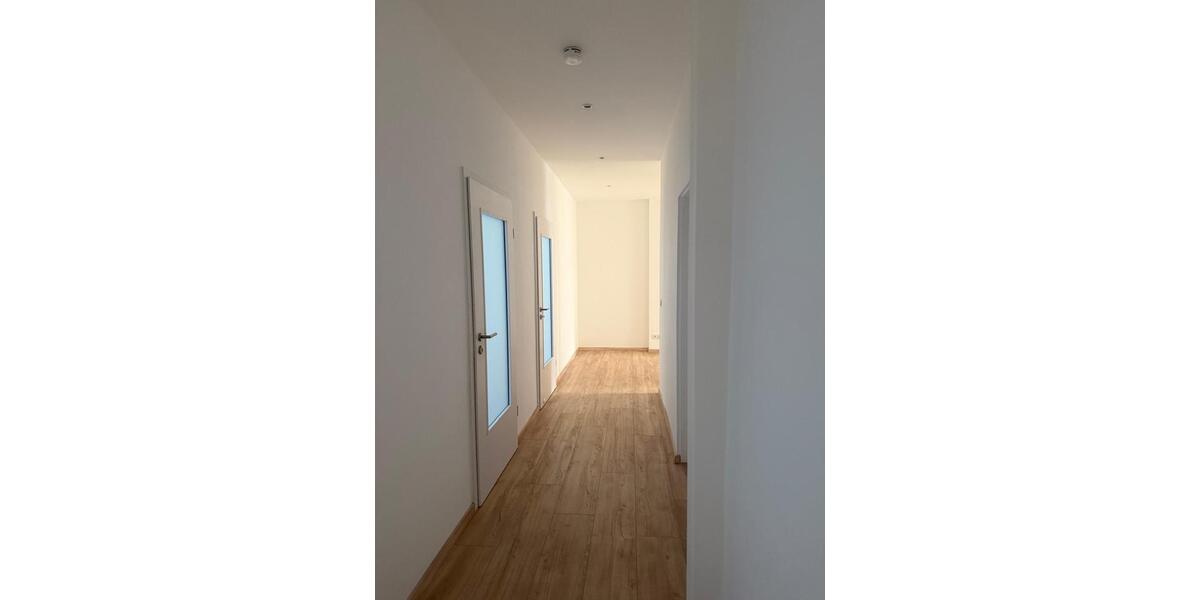 Etagenwohnung Großrudestedt - 5.5 Zimmer, 150 m&sup2;, 2.100&euro; | Angebot:24537459
