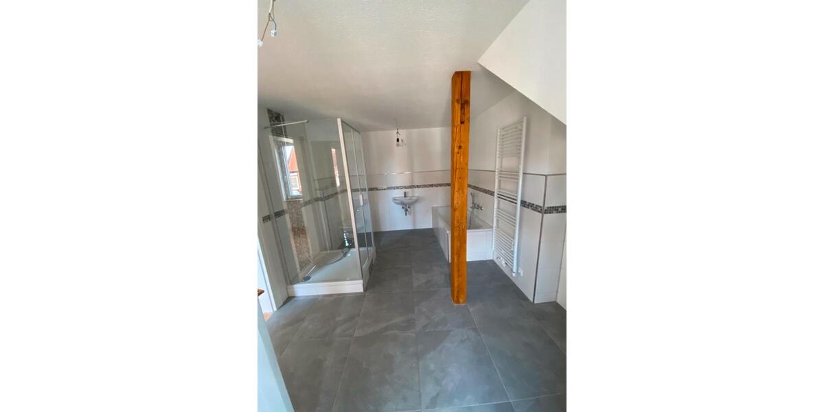 Etagenwohnung Ohrdruf - 6 Zimmer, 215 m&sup2;, 1.200&euro; | Angebot:12321985