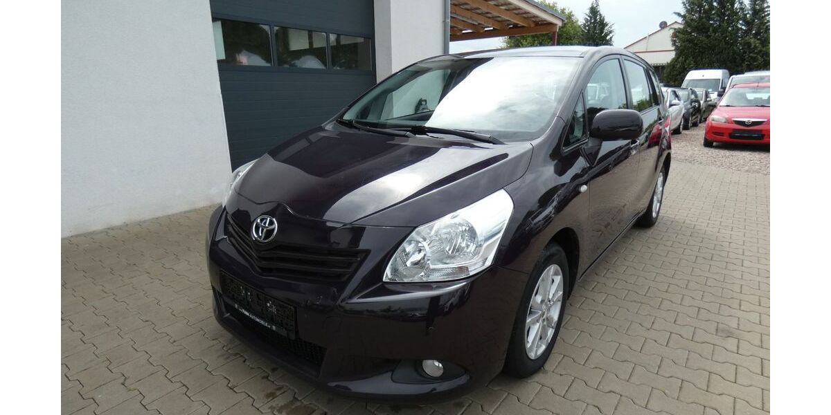 Toyota Verso 124.000 km 5.590 &euro; Erfurt 99087