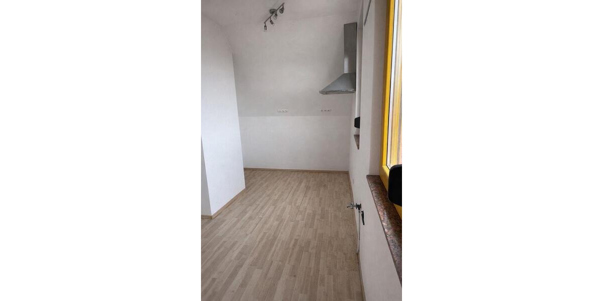 Dachgeschoßwohnung Drei Gleichen - 4 Zimmer, 111 m&sup2;, 1.000&euro; | Angebot:26006872