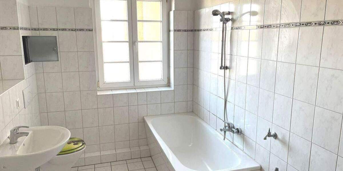 Etagenwohnung Erfurt Ilversgehofen - 3 Zimmer, 80 m&sup2;, 642&euro; | Angebot:25778528