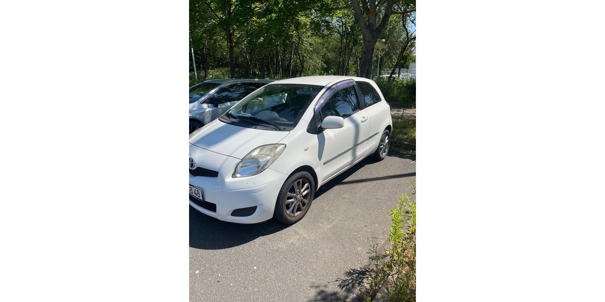 Toyota Yaris 84.500 km 4.399 &euro; Weimar 99427