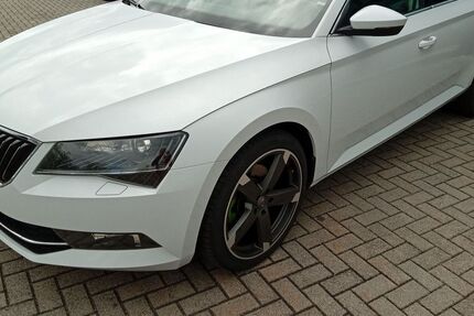 Skoda Superb 142.700 km 15.490 &euro; Sömmerda 99610