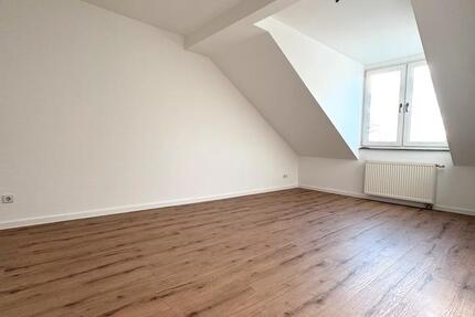 Schicke 3 ZKB im Dachgeschoss Top Lage 3 zimmer