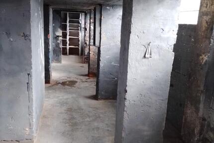 WerkstattLager (kein Tor) + Terrasse + Stellplatz im 