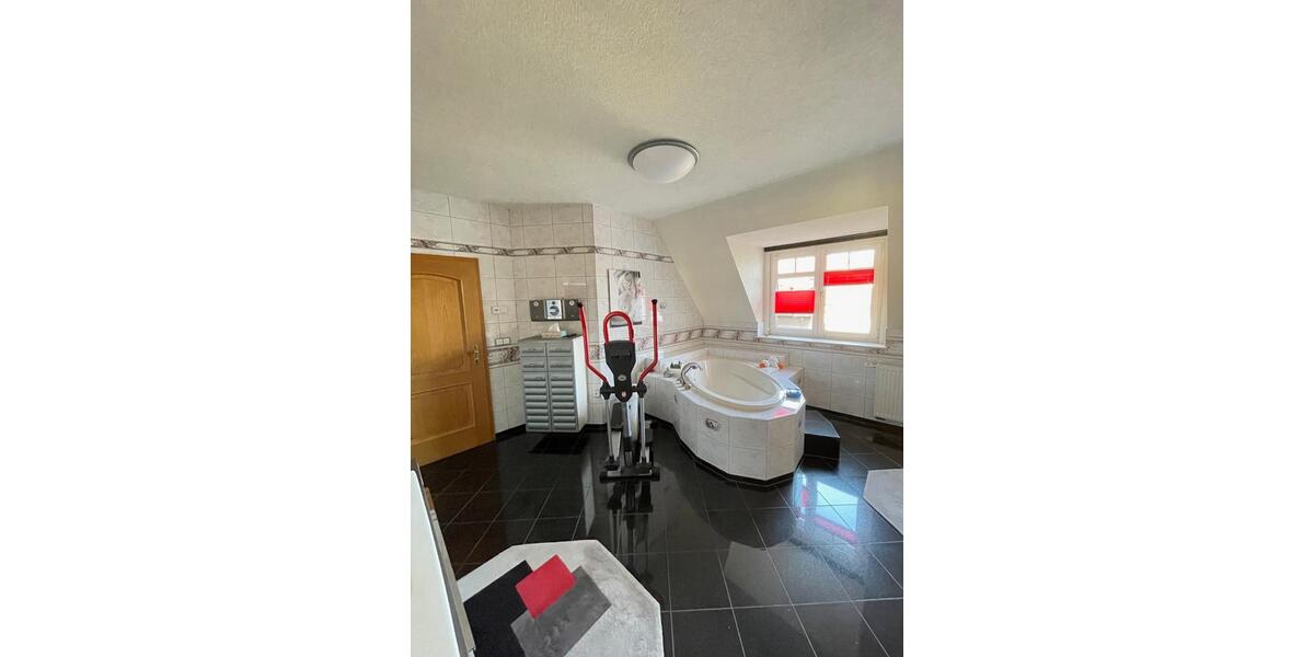 Dachgeschoßwohnung Erfurt Daberstedt - 5 Zimmer, 167 m&sup2;, 1.665&euro; | Angebot:24866952