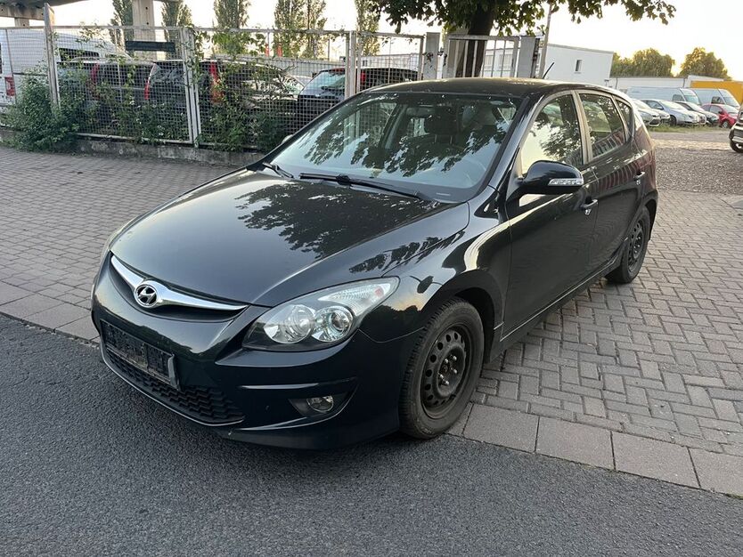 Hyundai i30 303.189 km 1.999 € Erfurt 99086