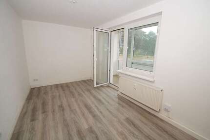 Fast 5 % Rendite- Provisionsfrei - jetzt schnell sein ! 2-Zi.-Wohnung mit Wintergarten in Erfurt! 2 zimmer