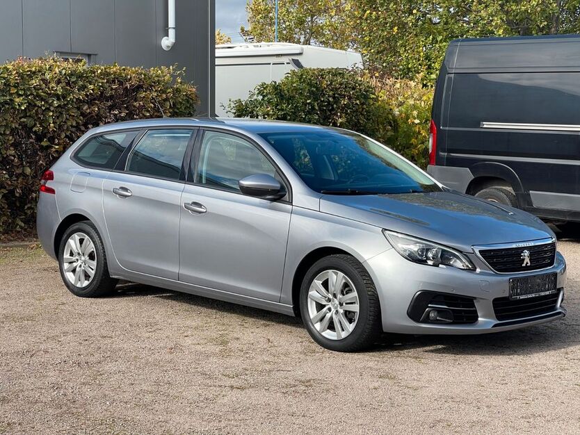 Peugeot 308 118.100 km 8.900 € Gotha 99867