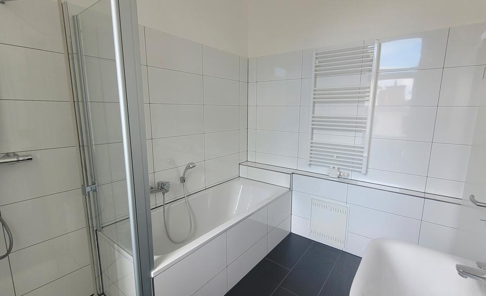 Jetzt einziehen und erst im Januar Miete zahlen!!! 3 zimmer