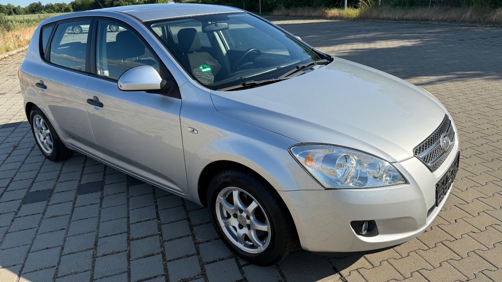 Kia ceed / Ceed 182.000 km 2.890 &euro; Gebesee 99189