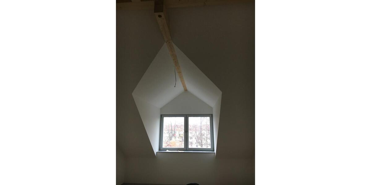 Dachgeschoßwohnung Erfurt Hochheim - 2 Zimmer, 100 m&sup2;, 1.500&euro; | Angebot:25650095