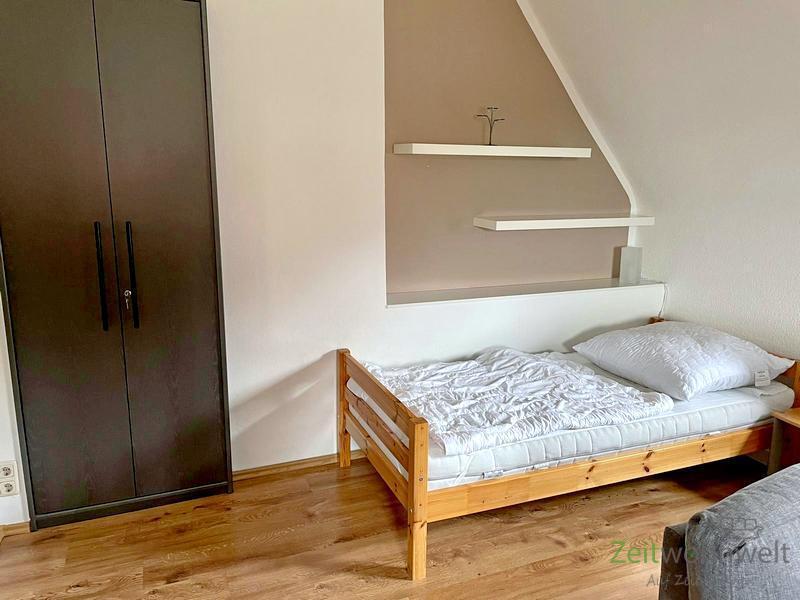 (EF0170_Y) Erfurt: Löbervorstadt, möbliertes Zimmer in schöner Wohnlage im DG mit eigenem Bad, an Wochenendheimfahrer 1 zimmer