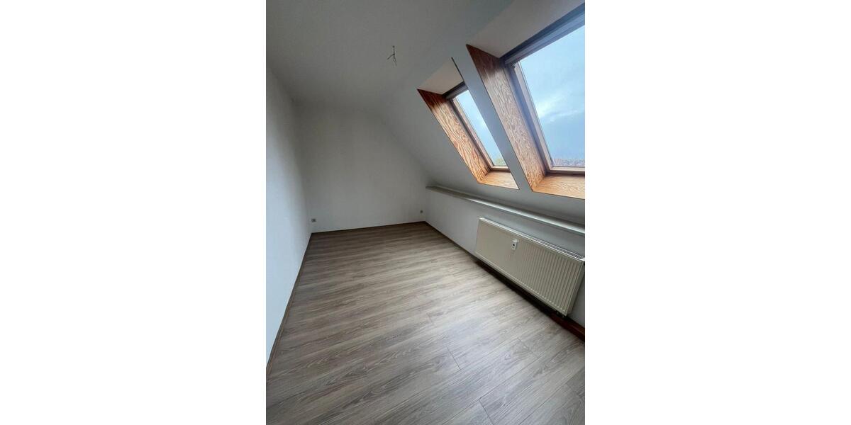 Großzügige 4-Raum-Wohnung mit Balkon WG geeignet 4 zimmer