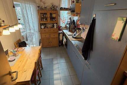 2 Raum Wohnung mit Balkon Einbauküche Parkett Eckwanne in der Fritz-Büchner-Straße 2 zimmer