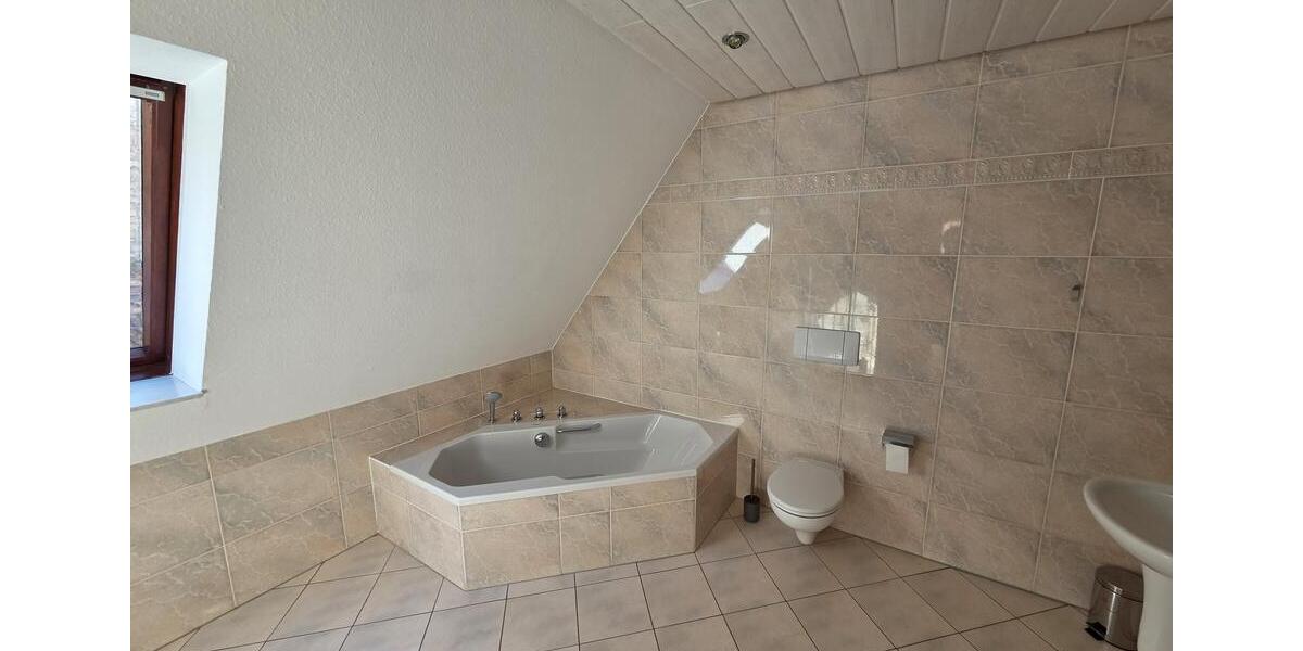 Dachgeschoßwohnung Erfurt - 2 Zimmer, 128 m&sup2;, 1.190&euro; | Angebot:26492734