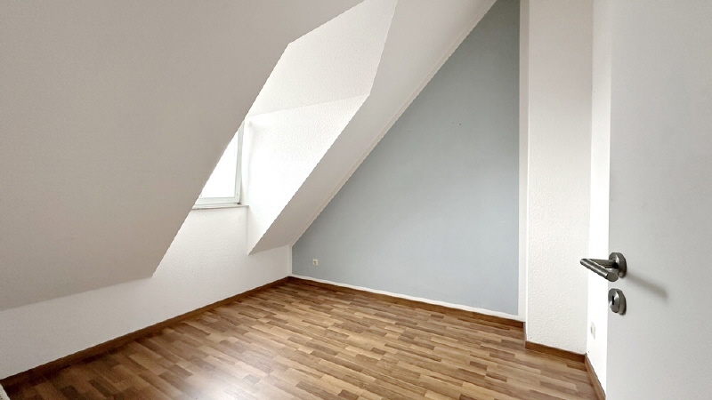 Helle 2-Zimmer-Wohnung mit Balkon und TG-Stellplatz - Dachgeschoßwohnung Gotha Bergallee | Angebot:26961835