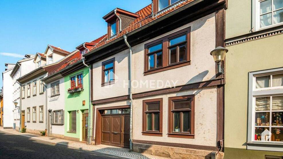 Attraktives Reihenmittelhaus mit 8 Zimmern, EBK und Gartenhaus in zentraler Lage in Erfurt