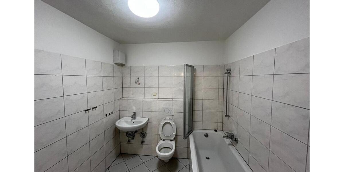 Atlas Immobilien: charmante 4-Zimmer-Wohnung zu vermieten. 4 zimmer