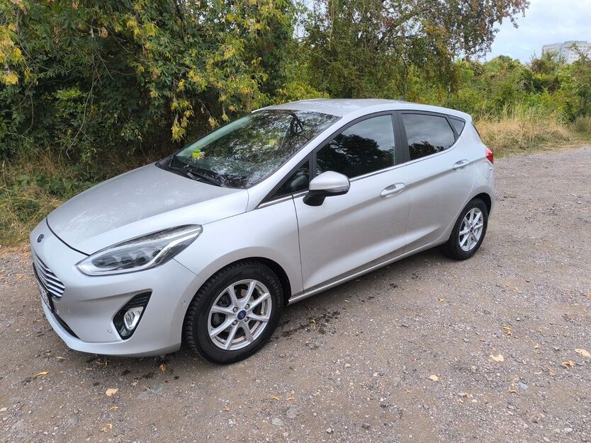 Ford Fiesta 54.000 km 9.900 € Greußen 99718