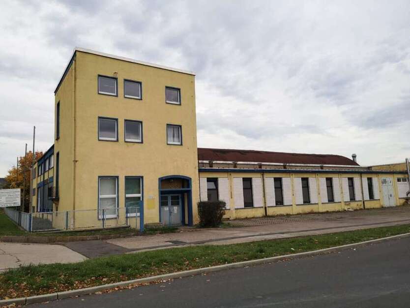 Halle in Stadtilm 260.000 € 2167 m²