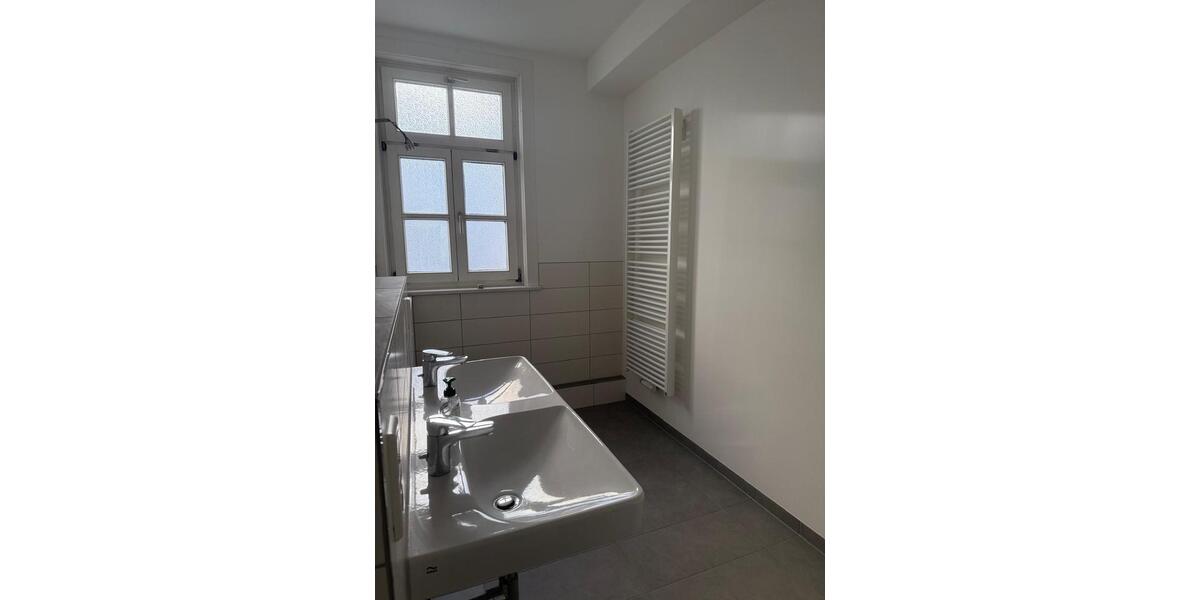 Etagenwohnung Erfurt - 5 Zimmer, 140 m&sup2;, 1.800&euro; | Angebot:24717600