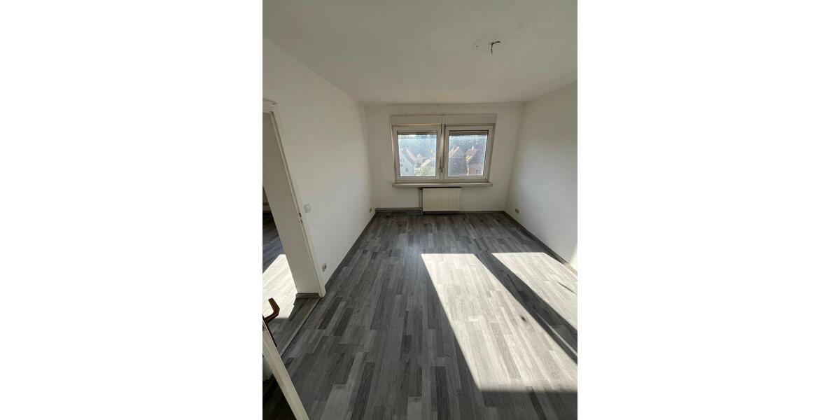 SCHÖNE HELLE 2 ZIMMERWOHNUNG MIT EINBAUKÜCHE AB SOFORT VERFÜGBAR 2 zimmer