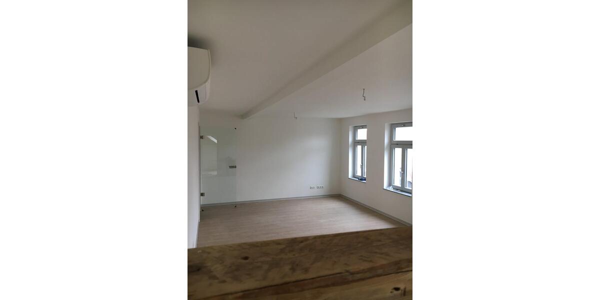 Dachgeschoßwohnung Erfurt Hochheim - 2 Zimmer, 100 m&sup2;, 1.500&euro; | Angebot:25650095