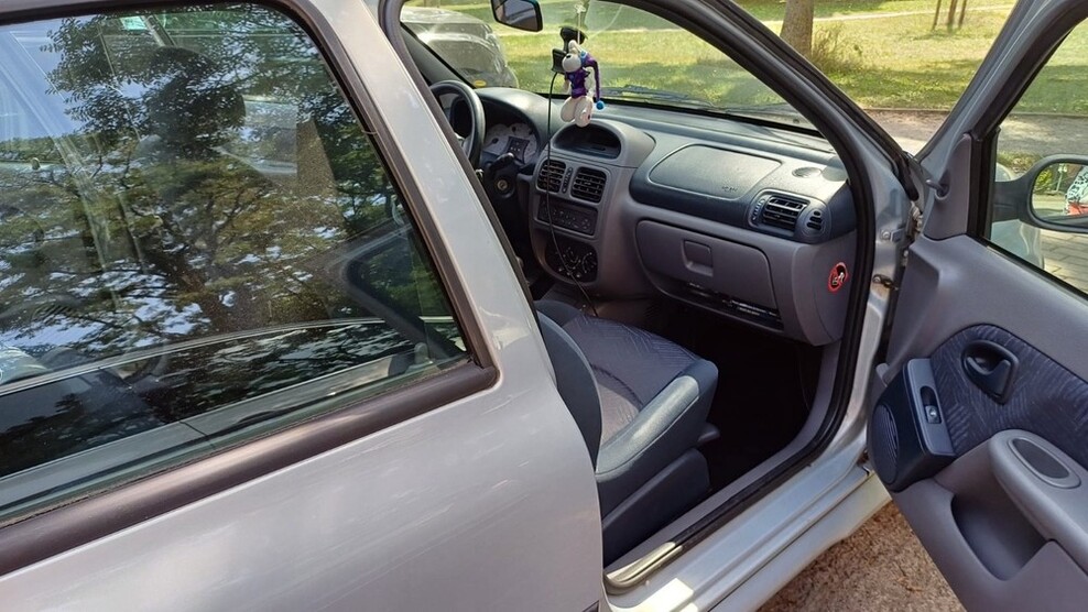 Renault Clio 77.000 km 1.700 € Erfurt 99084