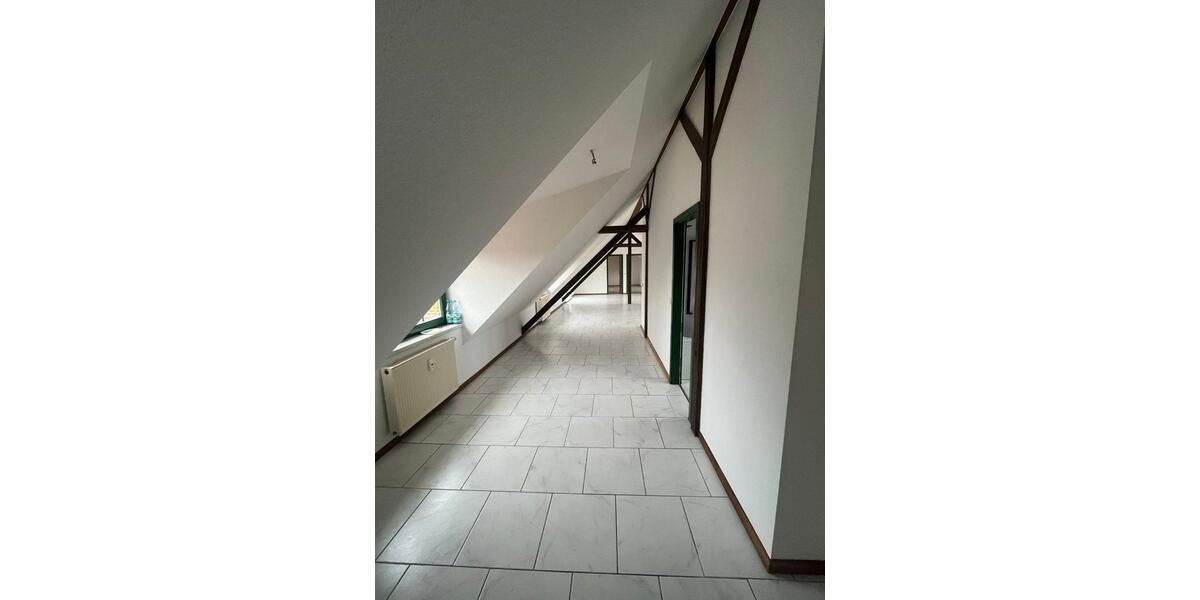 Großzügige 4-Raum-Wohnung mit Balkon WG geeignet 4 zimmer