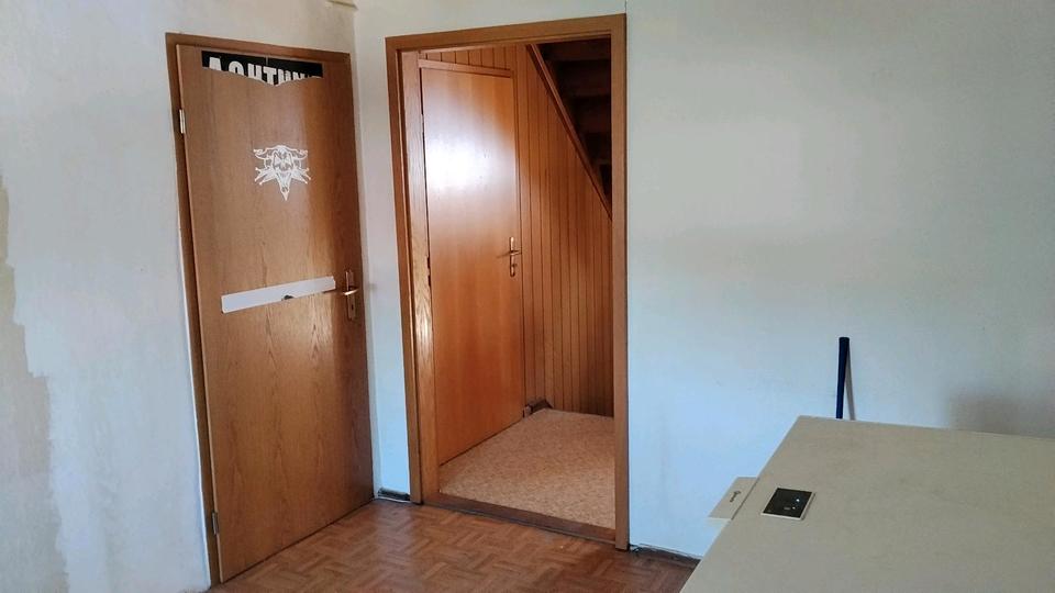 Einfamilienhaus Am Ettersberg - 7 Zimmer, 110 m&sup2;, 140.000&euro; | Angebot:27071067