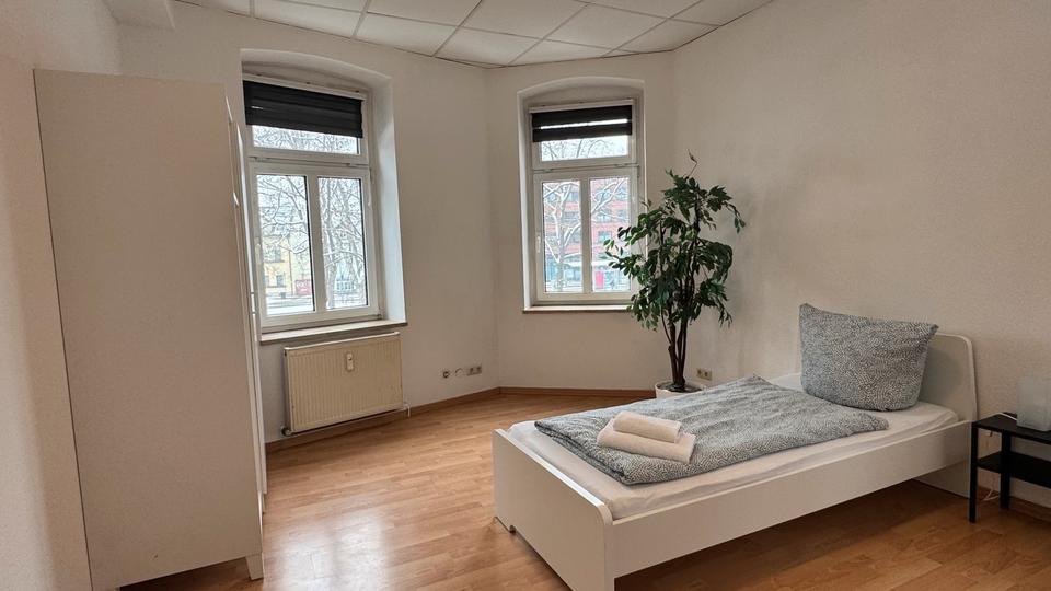 Etagenwohnung Arnstadt - 4 Zimmer, 90 m&sup2;, 1.200&euro; | Angebot:25062044