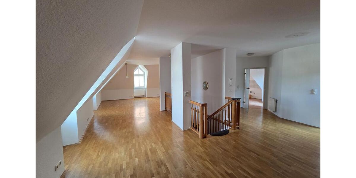 Dachgeschoßwohnung Erfurt - 2 Zimmer, 128 m&sup2;, 1.190&euro; | Angebot:26492734