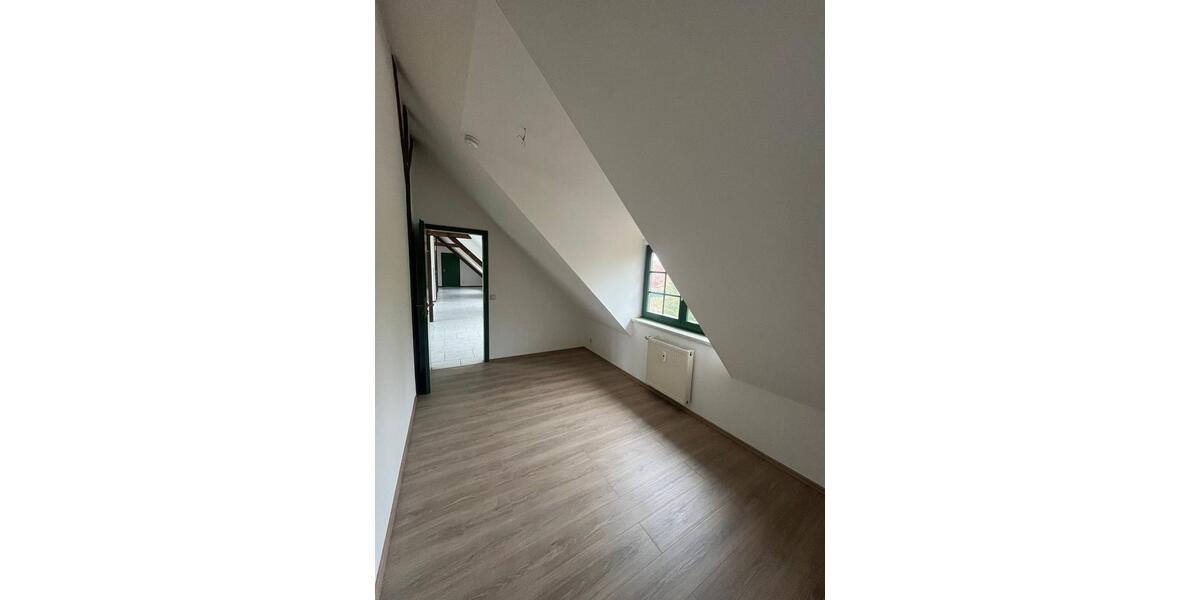 Großzügige 4-Raum-Wohnung mit Balkon WG geeignet 4 zimmer