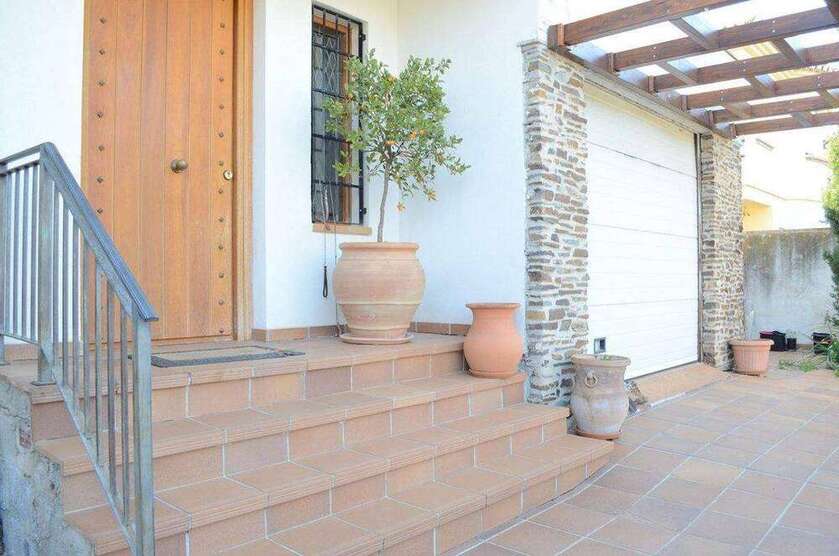 Haus zum Kaufen in Albolote 389.900 € 300 m²