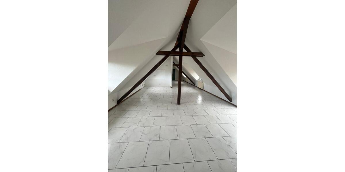 Großzügige 4-Raum-Wohnung mit Balkon WG geeignet 4 zimmer