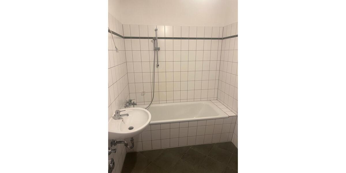 Erdgeschoßwohnung Elxleben - 3 Zimmer, 72 m&sup2;, 850&euro; | Angebot:25325663