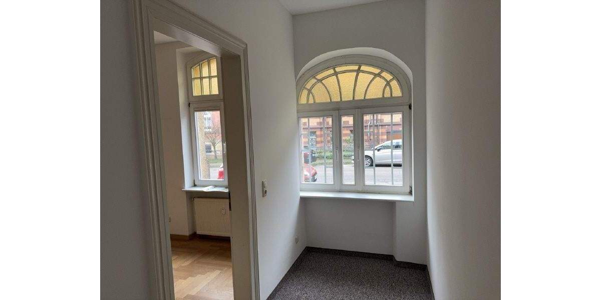 Gewerbeobjekt Gotha - 7 Zimmer, 135 m&sup2;, 1.100&euro; | Angebot:25727901