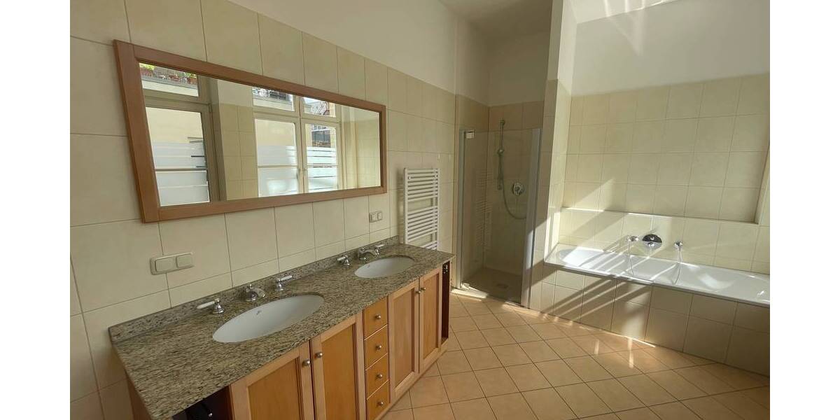 Etagenwohnung Erfurt Altstadt - 2 Zimmer, 92 m&sup2;, 1.112&euro; | Angebot:25667369