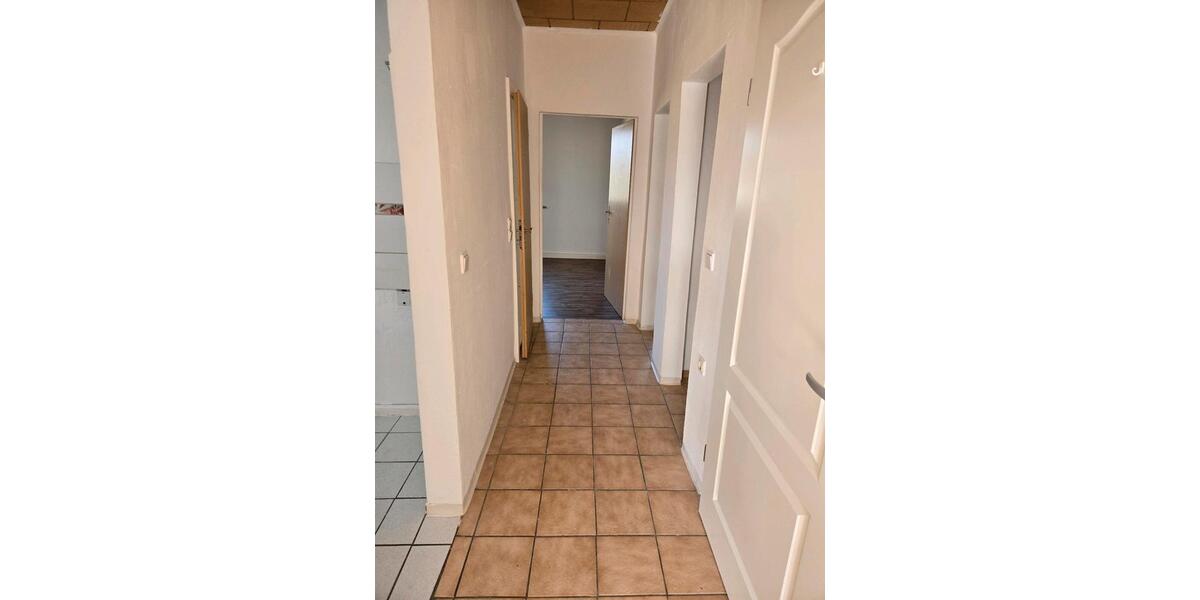 Etagenwohnung Straußfurt - 3 Zimmer, 70 m&sup2;, 780&euro; | Angebot:25543322