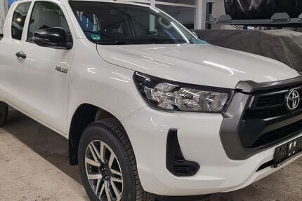 Toyota Hilux 223.000 km 21.500 &euro; Erfurt 99099